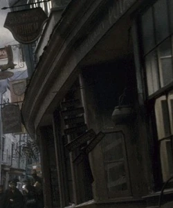 http://images3.wikia.nocookie.net/__cb20120731134613/harrypotter/ru/images/0/00/Аптека.jpg