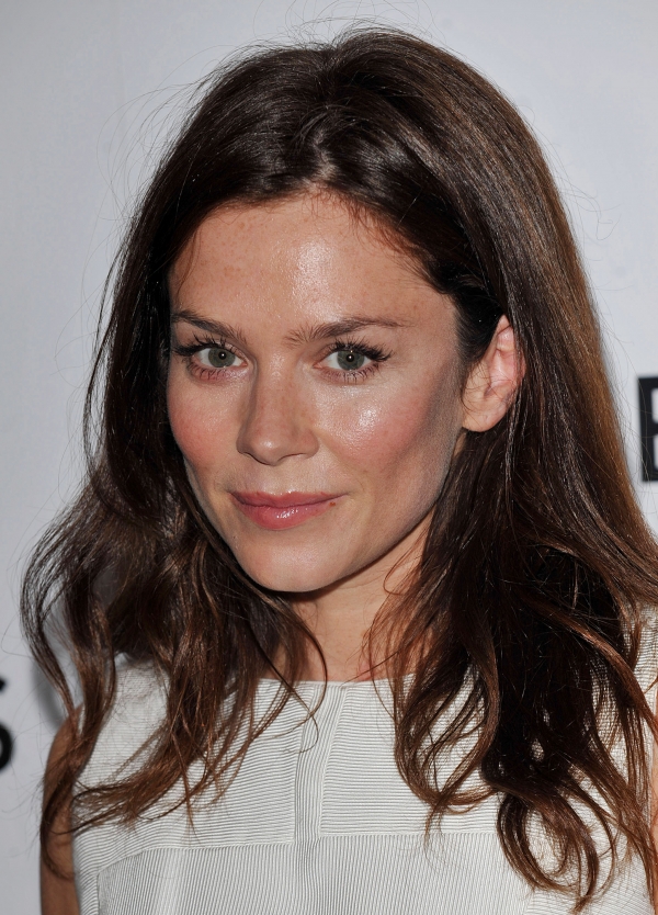 Classify Pretty Brunette English Actress Anna Friel