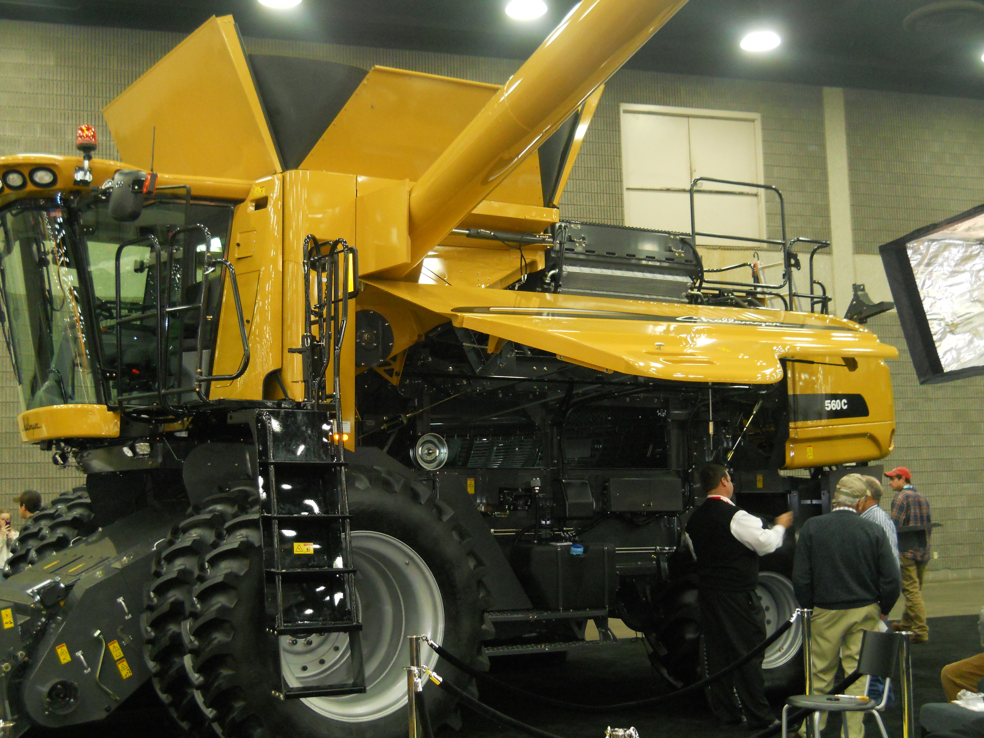 Challenger 560C combine - Tractor & Construction Plant Wiki - The ...